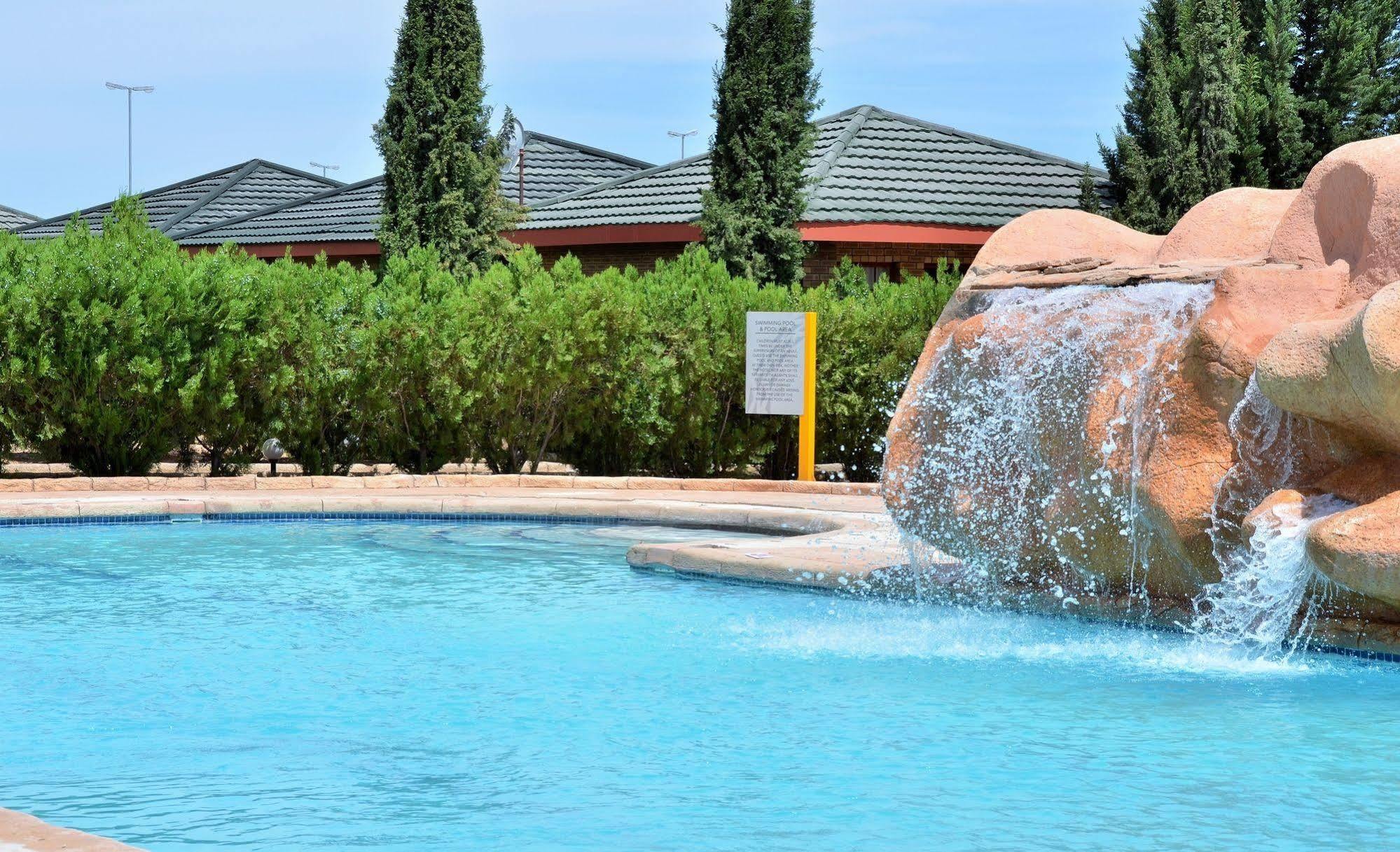 Cresta Jwaneng Hotel Exterior photo