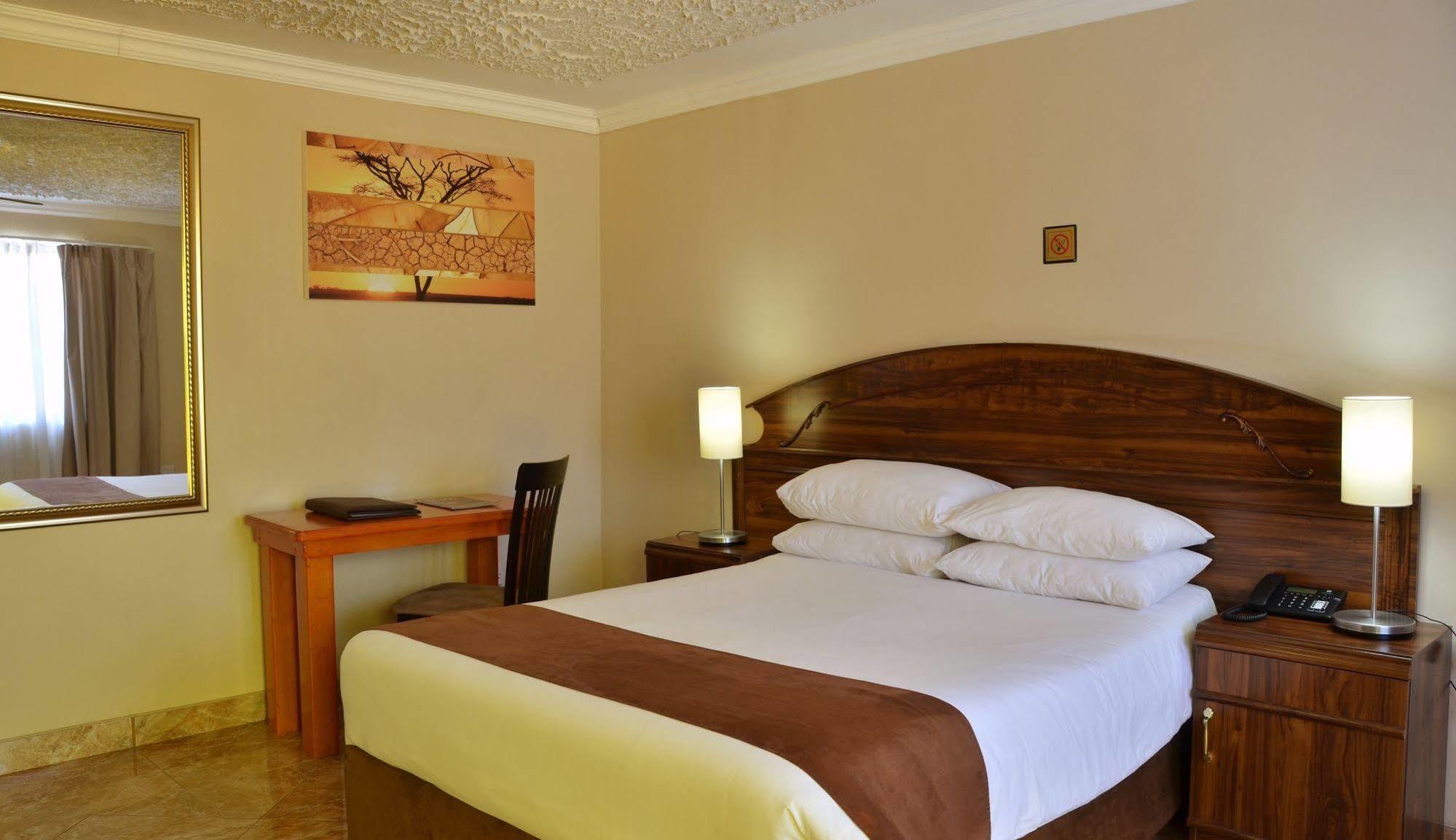 Cresta Jwaneng Hotel Exterior photo