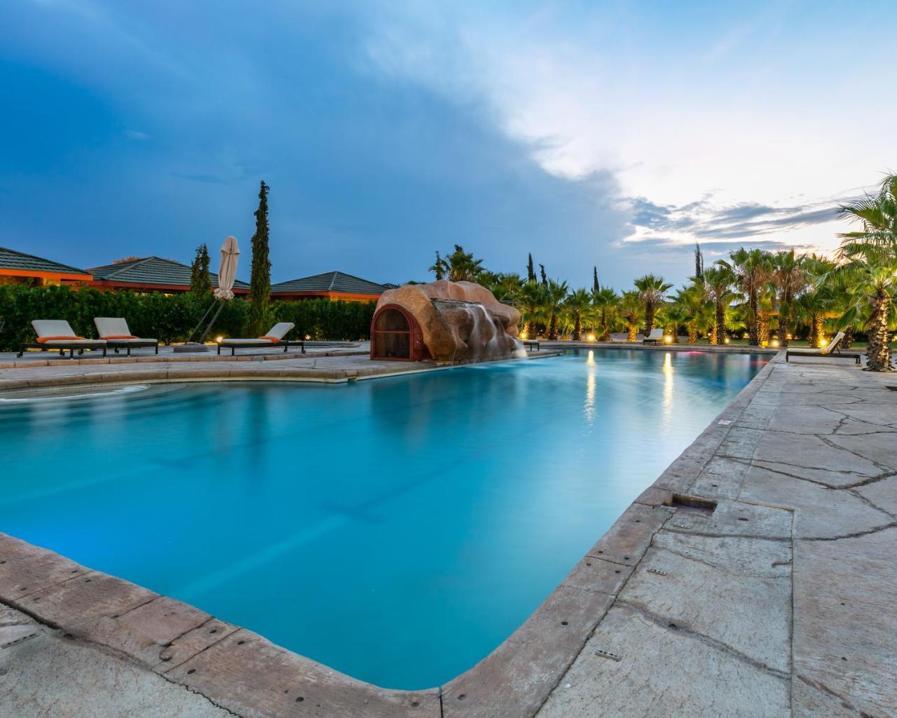Cresta Jwaneng Hotel Exterior photo