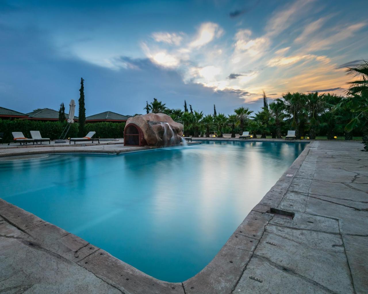 Cresta Jwaneng Hotel Exterior photo